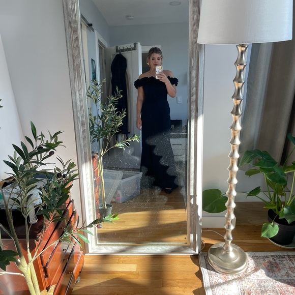 Navy Ruffled Off The Shoulder Formal Dress - Aqua Brand, size 6. Worn twice - Picture 8 of 8